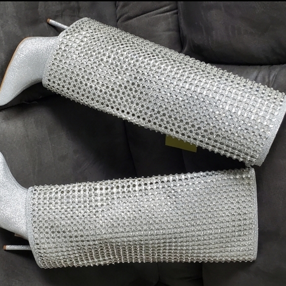 ✨ GIANNI BINI SILVER CRYSTAL HEELED BOOTS ✨Brand: Gianni Bini  Size: 7.5  Co - Picture 2 of 9